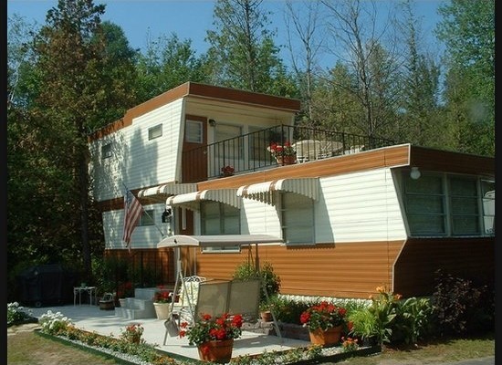 2-story-mobile-home-movie-set-550x400_zpsyfrirpe1.jpg