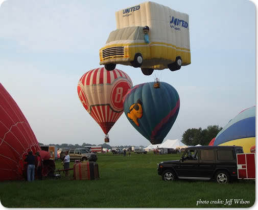 42-moving_van_shaped_hot_air_balloon.jpg