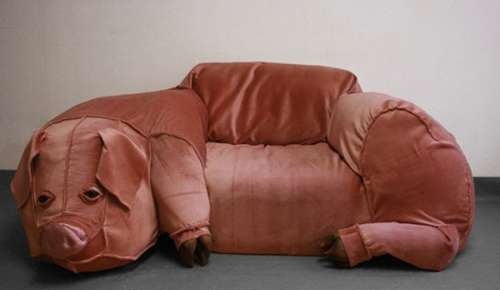 a.baa-Pig-sofa-very-nice-lol.jpg