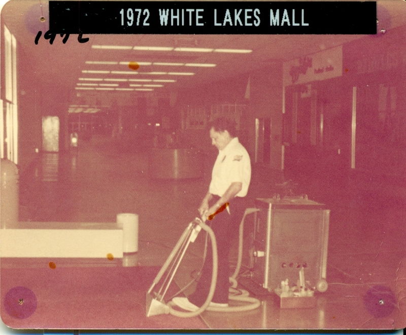 Dad%20cleaning%20White%20Lakes%20with%20Steam%20Genie%20Maxie%20Portable_zpsk4jd6e5h.jpg