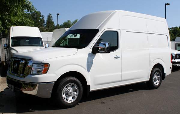 Nissan-NV3500-a_zps99d45dd7.jpg