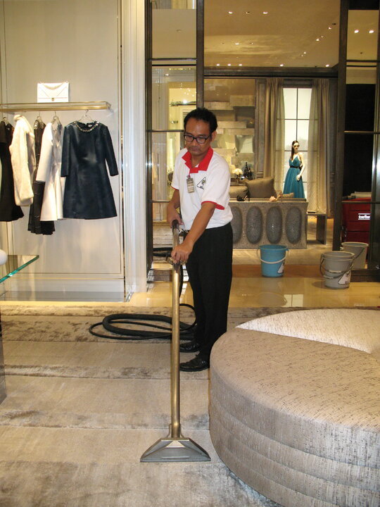 A cleaning dior shop emp edited.jpg