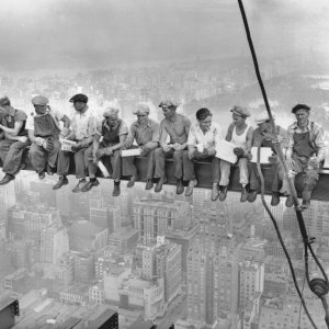 Lunch_atop_a_Skyscraper_-_Charles_Clyde_Ebbets.jpg